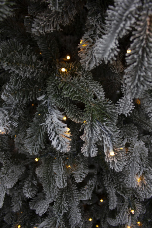 Ель Стильная заснеженная 185 см., 312 LED ламп, литая хвоя+пвх, Black Box (74282)