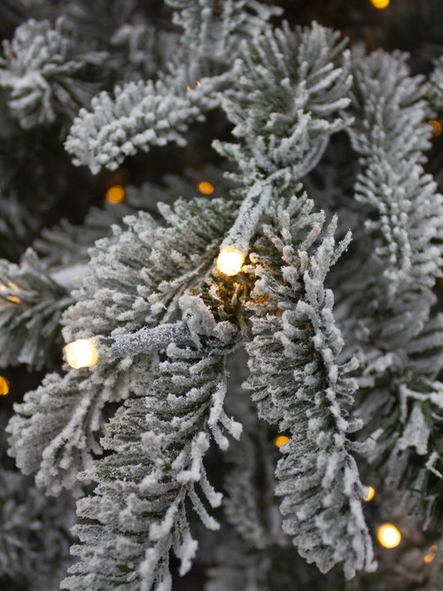 Ель Стильная заснеженная 230 см., 648 LED ламп, литая хвоя+пвх, Black Box (74284)