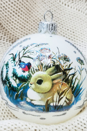 КУ-80-224025 Стеклянный шар Зайчик под кустиком 80 мм., Коломеев