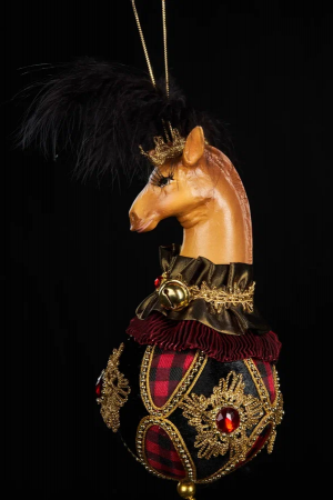 Лошадь леди с черным пером, Christmas DeLuxe (13361)