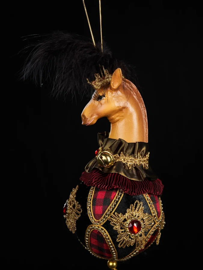 Лошадь леди с черным пером, Christmas DeLuxe (13361)