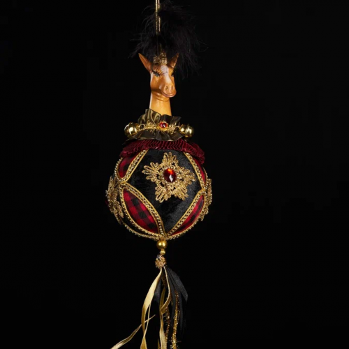 Лошадь леди с черным пером, Christmas DeLuxe (13361)