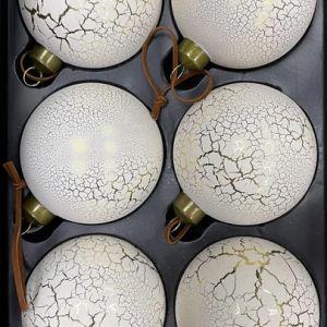 Набор стеклянных шаров Рождественские 80 мм., 6 шт., белый с кракелюром, Christmas DeLuxe (87207)