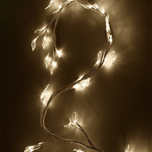 Светодиодная флористика Венок с листьями 1.8 м., 220V, 48 теплых белых LED ламп, белый провод, Beauty Led (LC176L-B048A-28-WW)