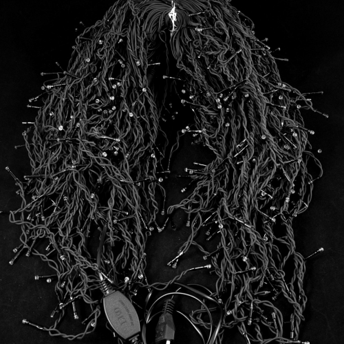 Светодиодная мерцающая бахрома 25 м., нити 0,6*0,4*0,3 м., 850 холодных белых LED, черный ПВХ, IP 54, соединяемая, Winner (w.02.6B.850.F+)