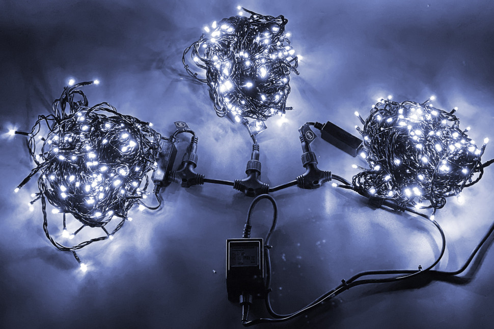 Комплект гирлянд 3 нити по 20 м, 24В, 600 холодных белых LED ламп, мерцание, черный провод ПВХ, Teamprof (TPF-S3*20F-B/W)