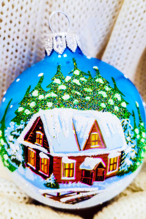 КУ-65-192163 Стеклянный шар Пейзаж - избушка 65 мм., Коломеев