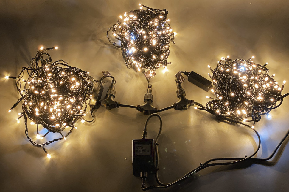 Комплект гирлянд 3 нити по 20 м, 24В, 600 теплых белых LED ламп, мерцание, черный провод ПВХ, Teamprof (TPF-S3*20F-B/WW)