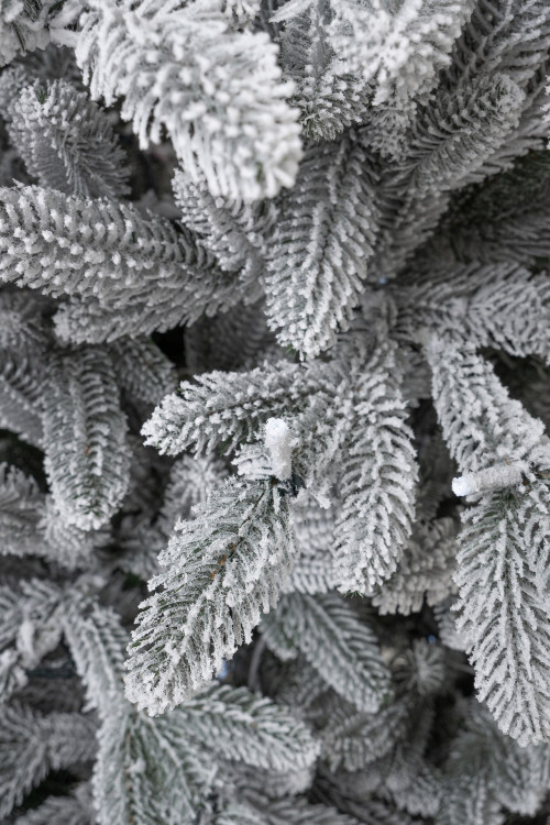 Искусственная елка Хеймдалль заснеженная 150 см., 100% литая хвоя, с холодными белыми Led лампами, ЕлкиТорг (236150)