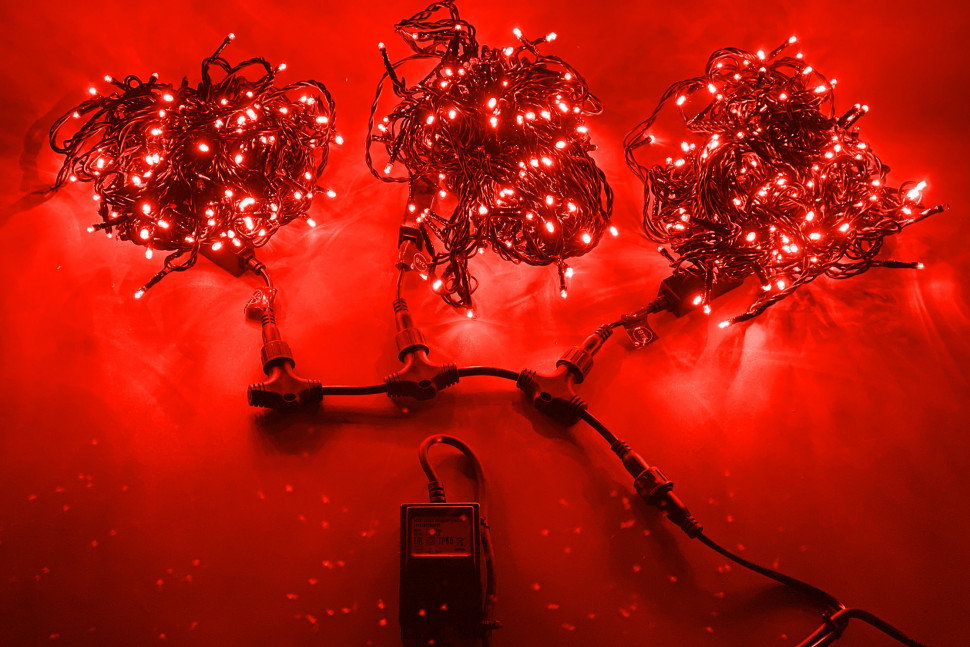 Комплект гирлянд 3 нити по 20 м, 24В, 600 красных LED ламп, мерцание, черный провод ПВХ, Teamprof (TPF-S3*20F-B/R)