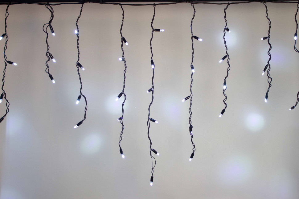 Светодиодная бахрома 108 холодных белых LED ламп, 3*0.6 м., 220В, мерцание, черный провод ПВХ, Teamprof (TPF-i3*0.6F-CB/W)