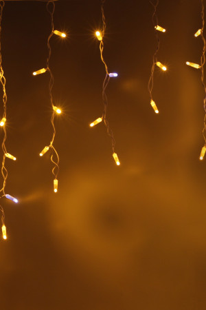 Светодиодная бахрома 108 желтых LED ламп, 3*0.6 м., 220В, мерцание, белый провод ПВХ, Teamprof (TPF-i3*0.6F-CW/Y)