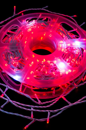 Светодиодная нить с мерцающим диодом 40 м., 220V, 400 красных LED ламп, белый провод ПВХ, соединяемая, Winner Light (R.01.6w.400+)