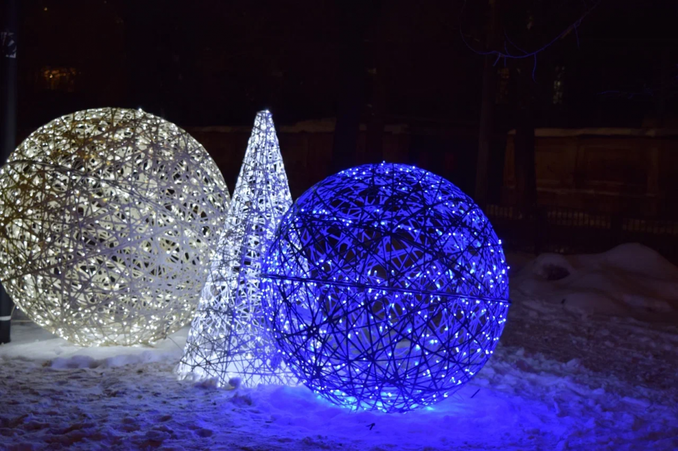 Светодиодная инсталляция Конус 150 см. и Шары 2 шт. 80 и 120 см., Сад Радости (SR340) Светодиодная инсталляция Конус 150 см. и Шары 2 шт. 80 и 120 см., Сад Радости (SR340)