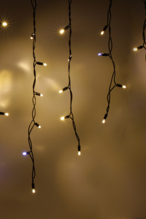 Светодиодная бахрома 108 теплых белых LED ламп, 3*0.6 м., 220В, мерцание, черный резиновый провод, Teamprof (TPF-i3*0.6F-RB/WW)