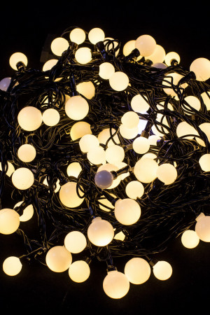Светодиодная нить шарики 10 м., 220V, 100 теплых белых LED ламп, диаметр шариков 2*1,6*1*1,4 см., черный провод, Winner Light (ww.01.5В.100+Mixball)