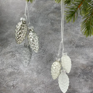 Набор стеклянных украшений Гроздь Шишек, 3 шт., 6 см., первый снег, Christmas DeLuxe (89879)