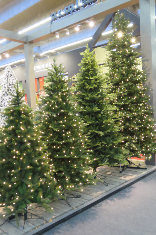 Ель Ирландская с лампочками 425 см., 1548 LED ламп, литая хвоя+пвх, Black Box (74396)