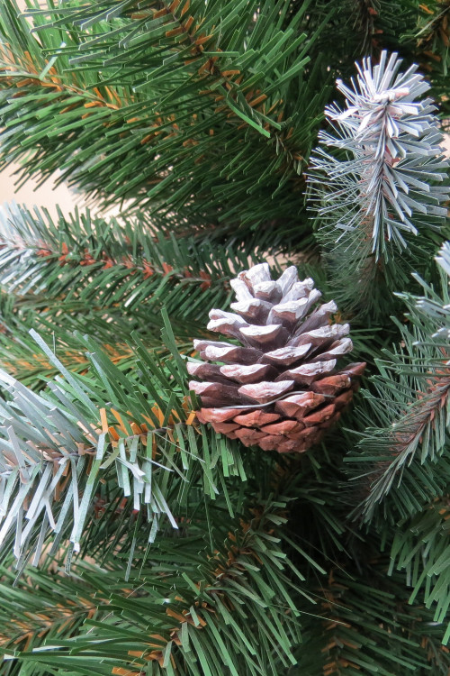 Елка Императрица заснеженная с шишками 90 см. в мешочке, мягкая хвоя, Triumph Tree  (73810)