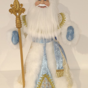 Дед Мороз под елку в голубой шубе и белой шапке 50 см., Christmas DeLuxe (84676)