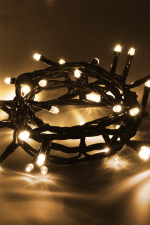 Светодиодная нить 300 теплых белых LED ламп, 30 м., 220В, 8 режимов, зеленый провод, Vegas (55071)