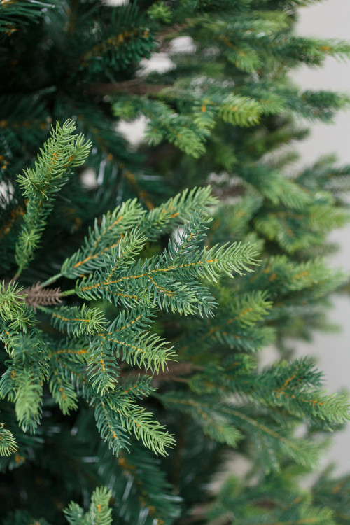 Интерьерная искусственная елка Сказочная Премиум 7 м., ствольная, Литая хвоя+ПВХ, Green Trees (GT7SK)