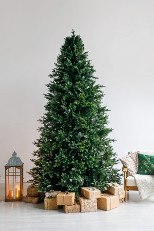 Интерьерная искусственная елка Сказочная Премиум 7,5 м., ствольная, Литая хвоя+ПВХ, Green Trees (GT7,5SK)