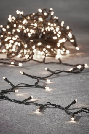 Светодиодная нить String Light 368 теплых ламп, 27.6 м., на батарейках, таймер, зеленый провод, Luca (83791)