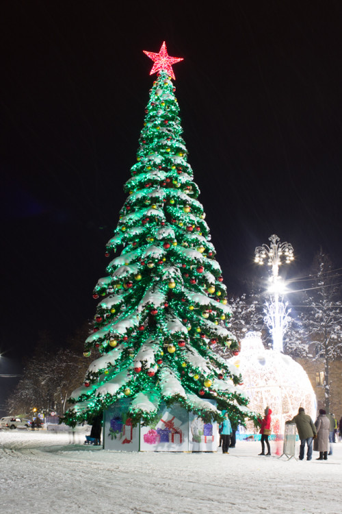 Уличная елка Таежная Премиум зеленая 19 м., ствольная, ПВХ, Green Trees (GT19TAPVC)
