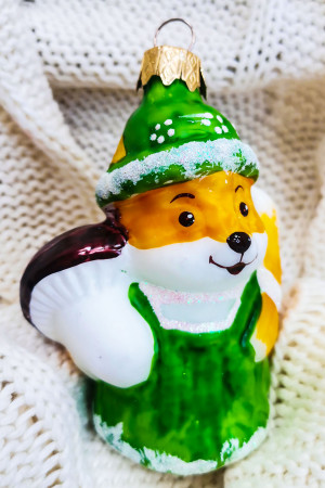 ФУ-550 Елочное украшение Белочка в шляпке 10 см., Коломеев