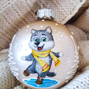 КУ-65-234078 Стеклянный шар Волчонок на коньках 65 мм., Коломеев
