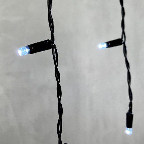 Светодиодная бахрома с колпачком 3,2*0,9 м., 180 холодных белых LED ламп, мерцание, черный провод ПВХ, IP65, LTC (PIL180BLWCAP-11-2W)